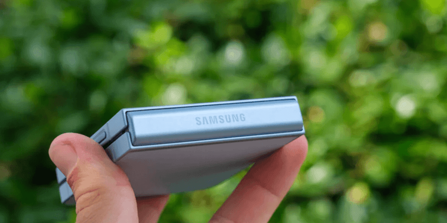 смартфон Samsung Galaxy Z Flip 7