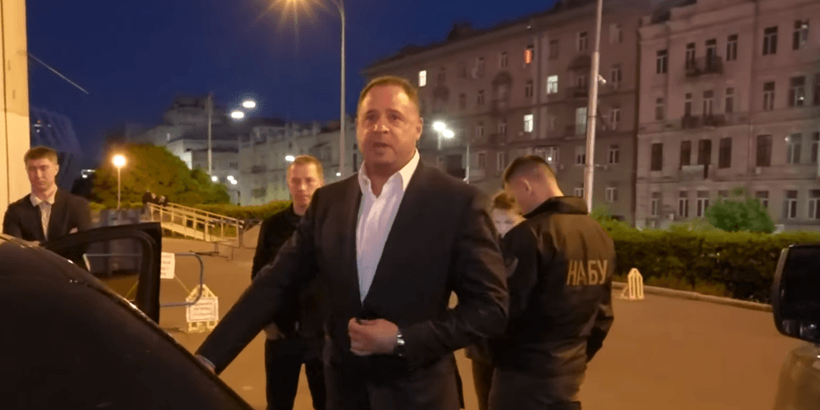 После подозрения НАБУ и САП Ермак заявил, что остается в Украине
