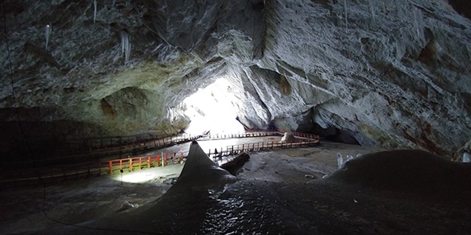 ледяная пещера румуния