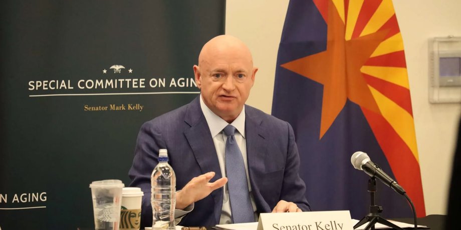 Сенатор США, Марк Келли, демократ, выборы в Украине