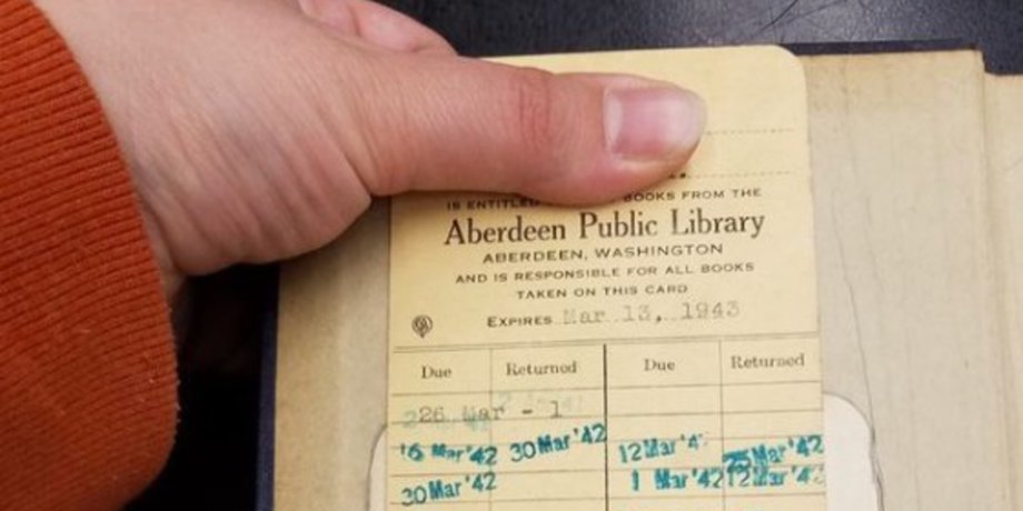 Книга, библиотека, вернули в библиотеку, книга из библиотеки, штраф за книгу,
