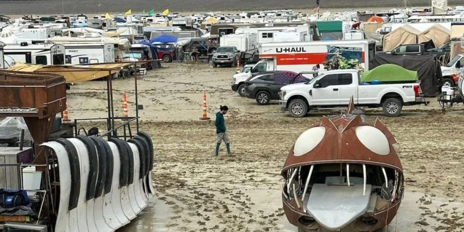 фестиваль Burning Man, бруд, болото, автомобілі