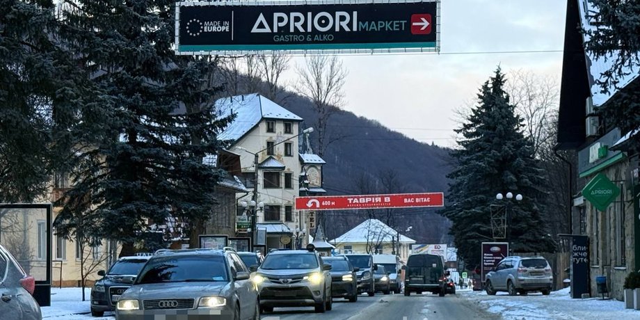 Возле Буковеля пробки накануне Нового года