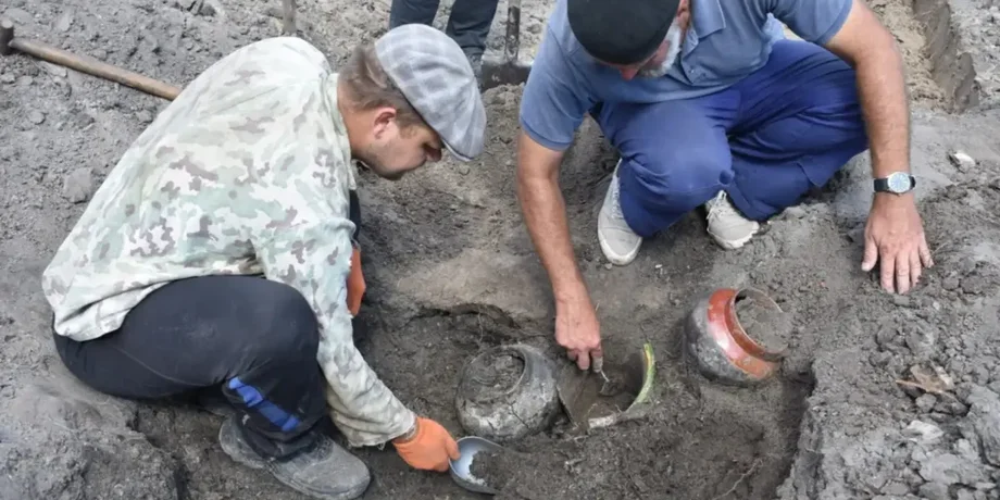 Артефакты были обнаружены на территории микрорайона Казбет