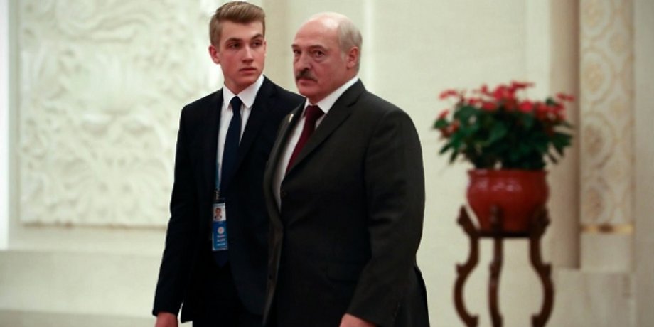 Николай и Александр Лукашенко, обучение сына Лукашенко