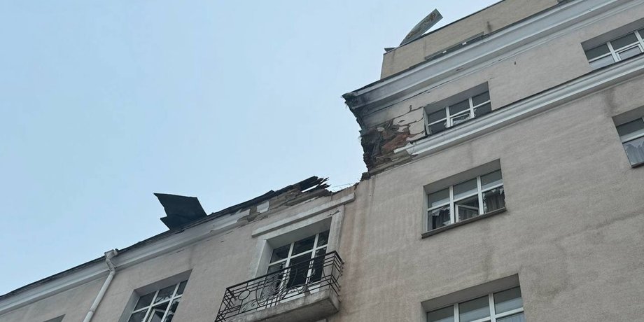 пошкоджений готель після обстрілу Сум дронами ЗС РФ