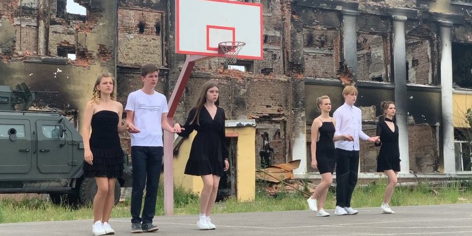 Харків, випускний, школа, знищена школа, ЗС РФ, війна в Україні