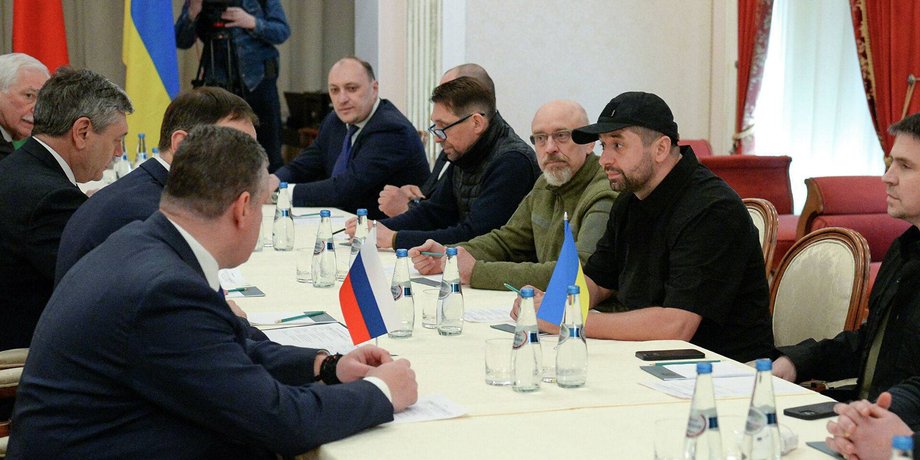 Мирные переговоры, Катар, Россия, Украина, стол переговоров, война РФ против Украины