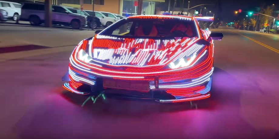 авто з гірляндою, Lamborghini Huracan, суперкар Lamborghini
