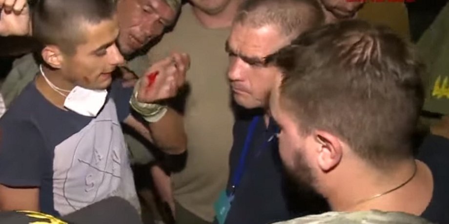 Стычки у здания Оболонского райсуда Киева / Фото: YouTube