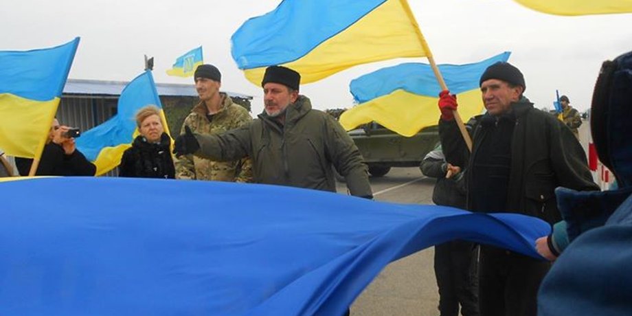 Митинг возле взорванных ЛЭП на Херсонщине / Фото: facebook