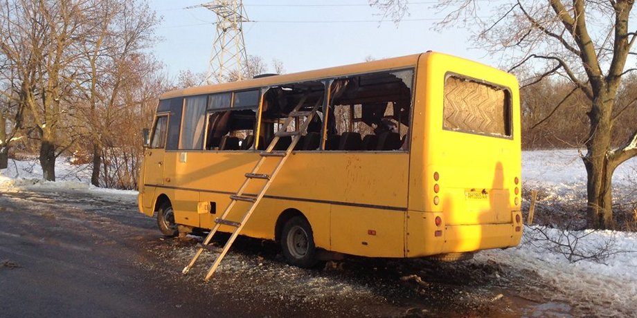 Автобус, обстрелянный под Волновахой / Фото: euronews.com