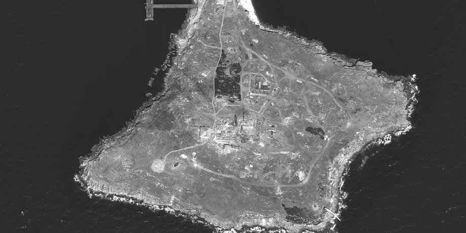 обстрелы змеиного