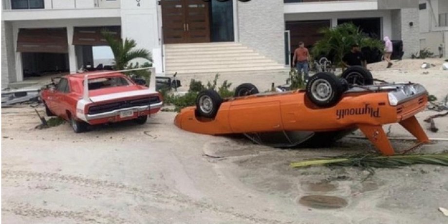 ураган Иэн в США, ураган Иэн, Plymouth Superbird, Dodge Charger Daytona, Plymouth Road Runner Superbird
