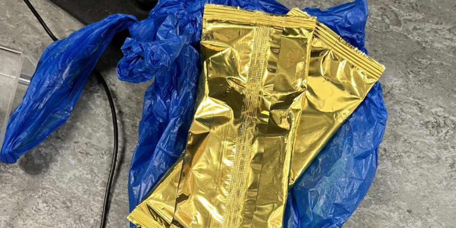 Отруєнні шоколадні батончики, Великобританія, розслідування поліції, фото, курйозна історія