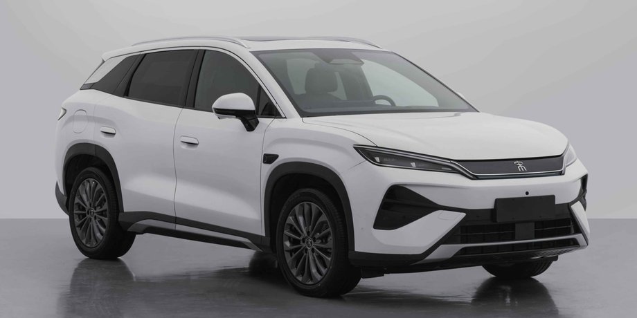 новий BYD Song Ultra