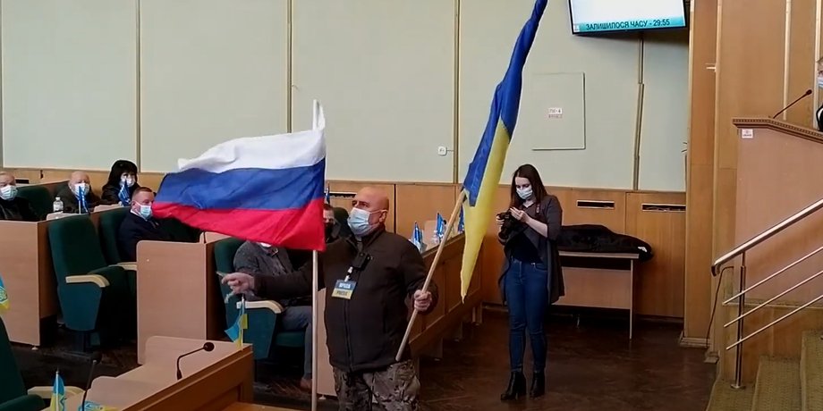 донбасс, славянск, флаг россии, горсовет