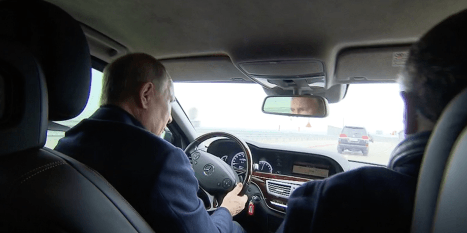 путин на крымском мосту, путин едет по крымскому мосту, путин крымский мост