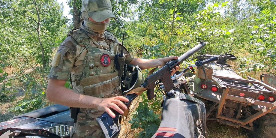 штурмовик с автоматом АС Вал