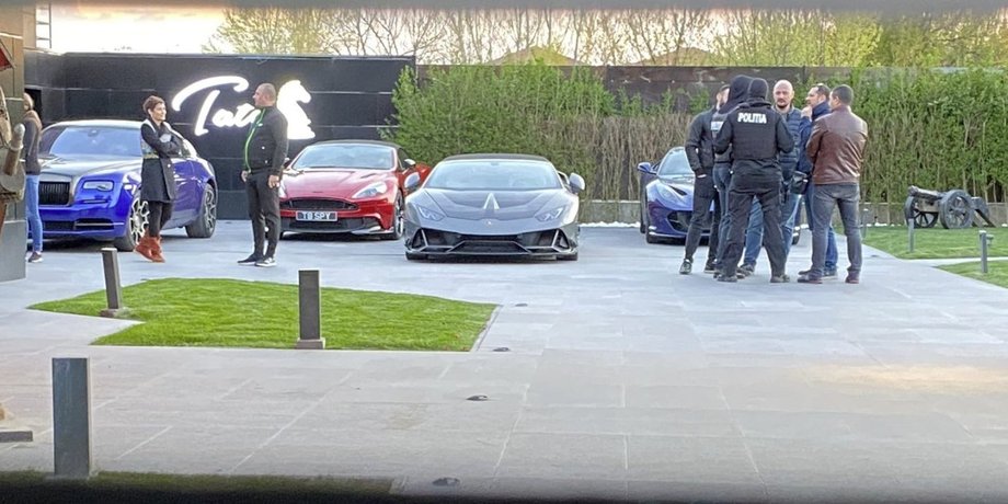 авто Ендрю Тейта, Ендрю Тейт, колекція авто, автомобілі Ендрю Тейта, Bugatti Chiron, Ferrari 812, Mercedes S-Class