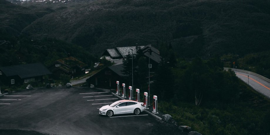 Tesla, Supercharger, сеть зарядных станций Tesla