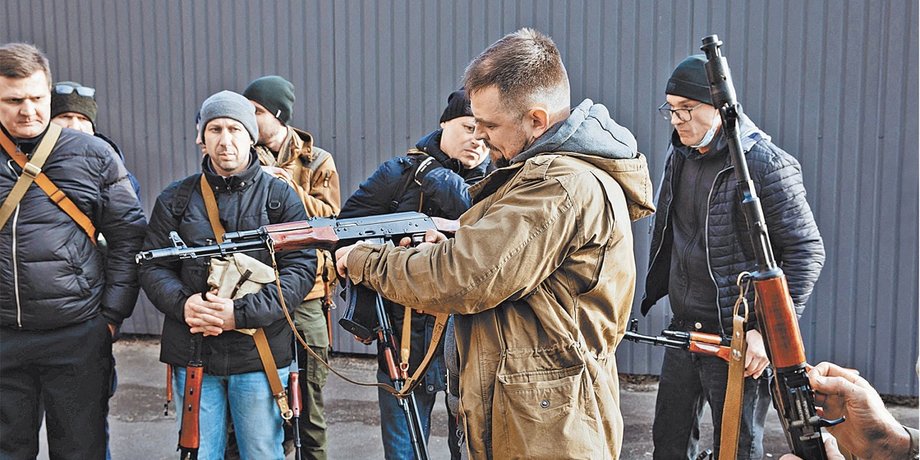 Раздача оружия в Киеве, раздача оружия, оружие