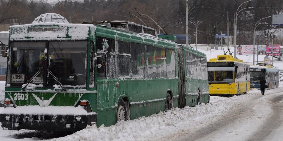 Киев, троллейбус, пассажиры, автомобили, блокировка,