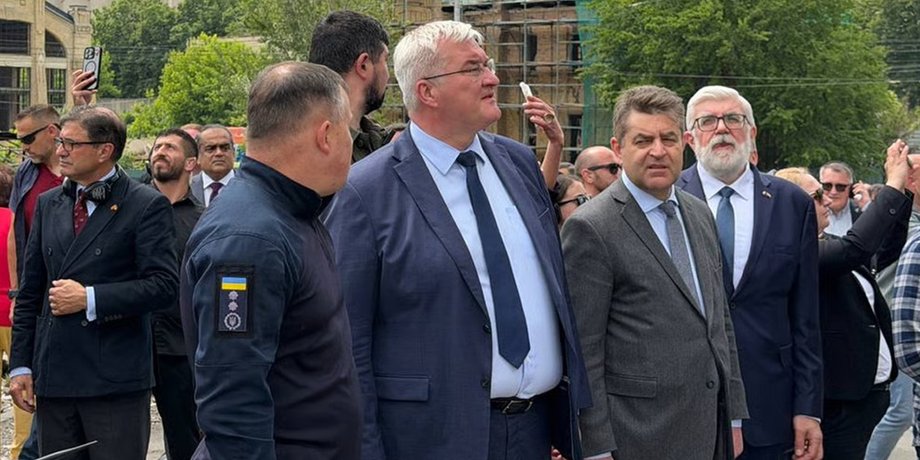 Андрій Сибіга та іноземні дипломати на місці російського удару в Києві