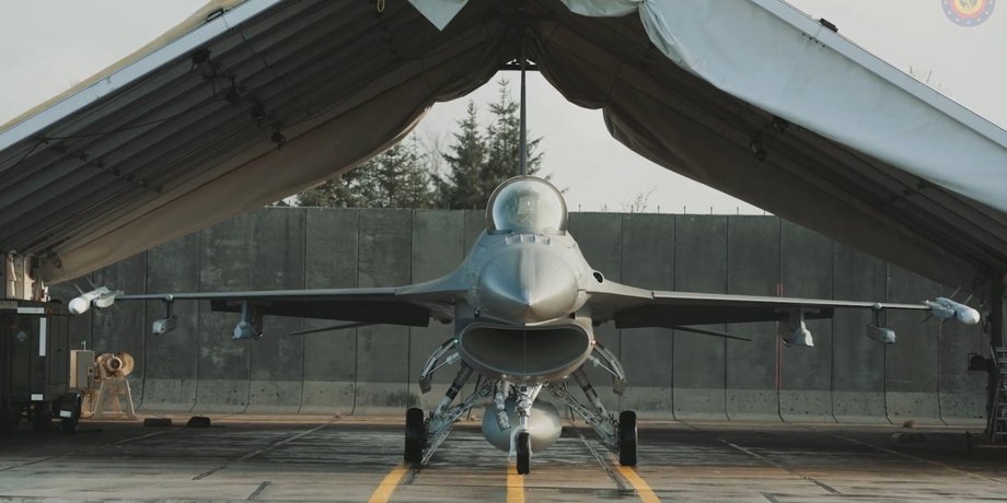 Винищувач F-16 у Данії