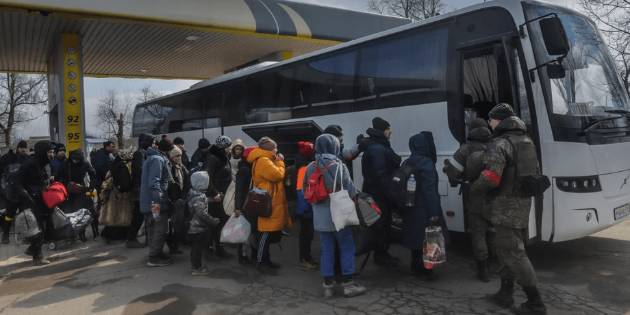 евакуація, депортація, вивозять українців, автобус