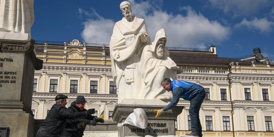 памятники, украина, мешки с песком, защита, культурное наследие