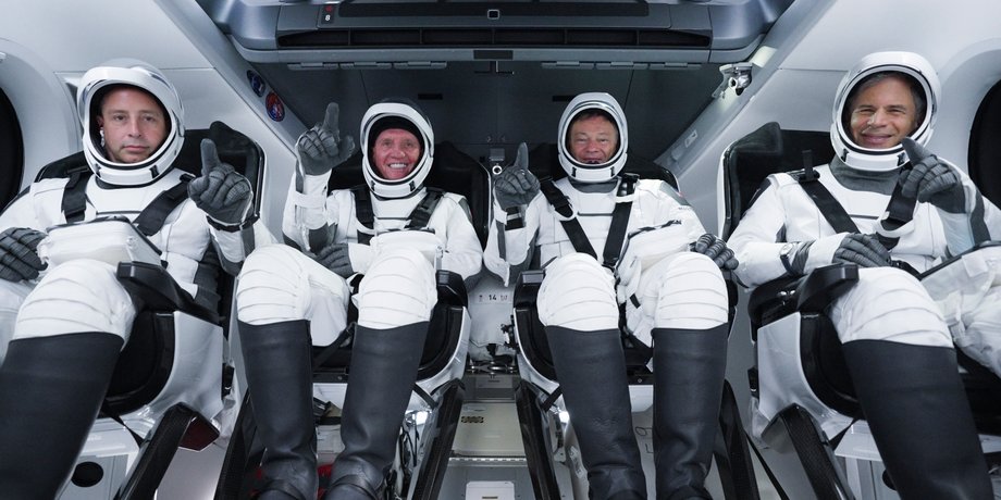 мкс это, космические туристы, космический туризм, спейс икс, spacex, crew dragon, falcon 9