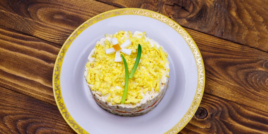 Салат со шпротами и плавленым сыром, салат со шпротами, салат, салат со шпротами рецепт