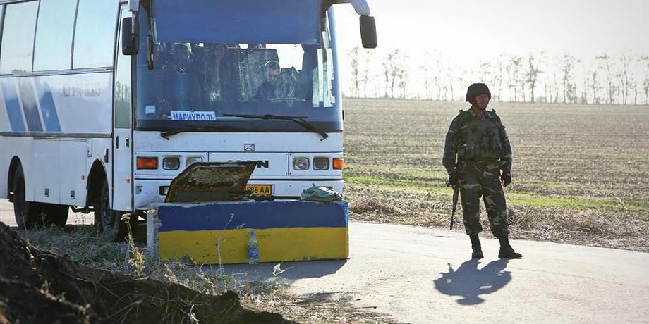 Украинский блокпост под Мариуполем / Фото: facebook.com/ato.news