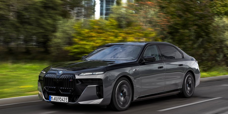 BMW M760e xDrive, BMW M760, BMW 7 Series 2023, BMW 7 Series G70, нова сімка BMW, новий BMW M760, гібрид BMW 7 Series