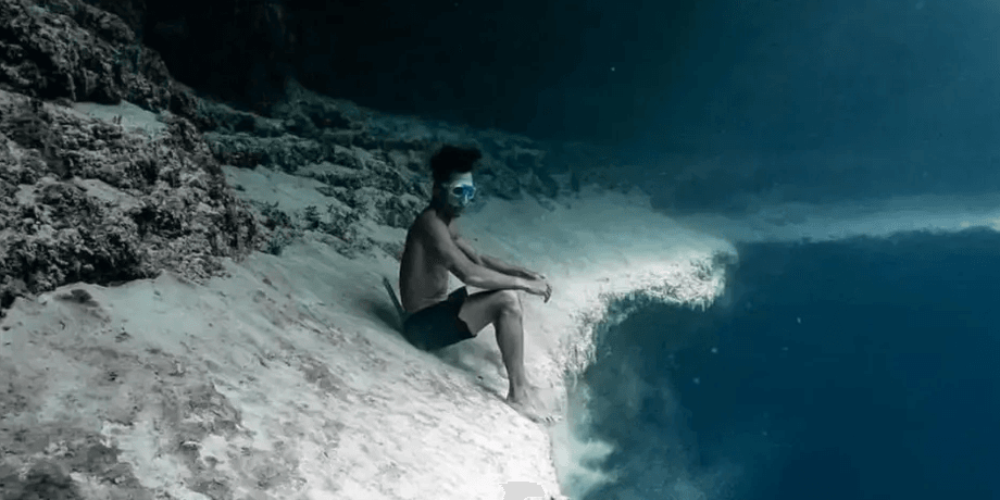 Подводная скала, скала под водой, проверка фактов, настоящее фото, фейк, раскрыта правда, Голубая дыра Дина, вирусное фото, соцсети