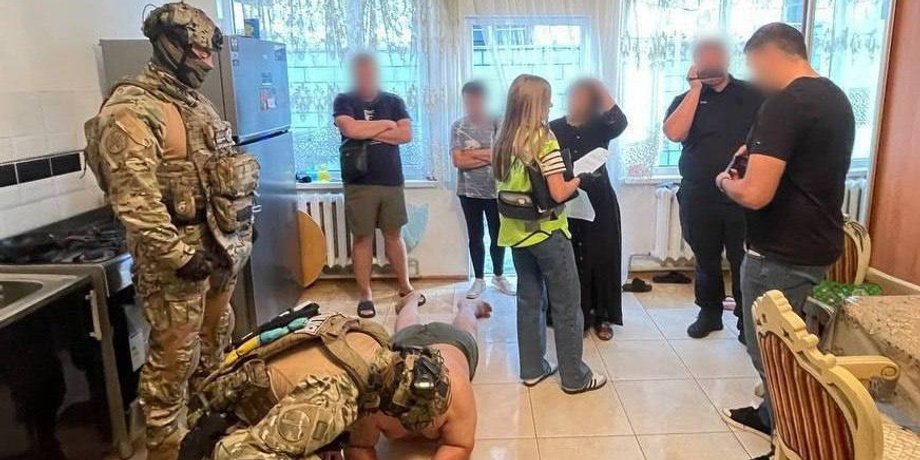 Затримання шахраїв, які продавали фейкові дрони та авто