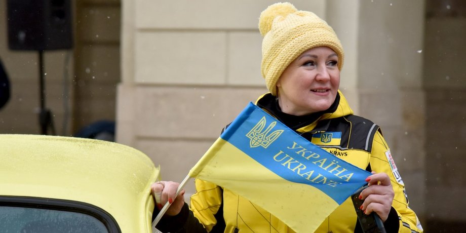 флаг украины, женщина