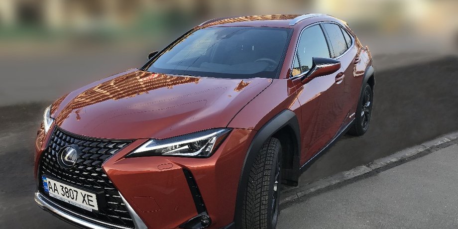 Lexus UX 250H, фото автора