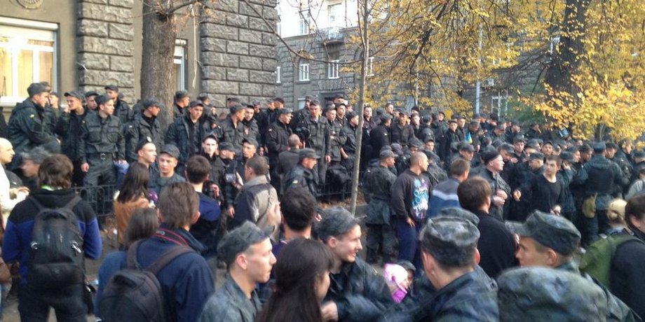 Протест бойцов Нацгвардии под Администрацией президента / Фото: Hromadske TV