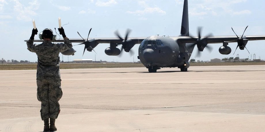 Військово-транспортний літак C-130 турція
