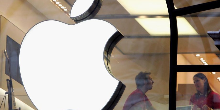 Компания Apple, Тим Кук, iPhone