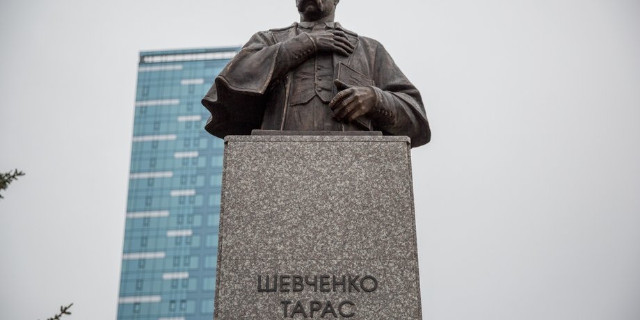 Памятник Шевченко в Новосибирске / Фото: ngs.ru