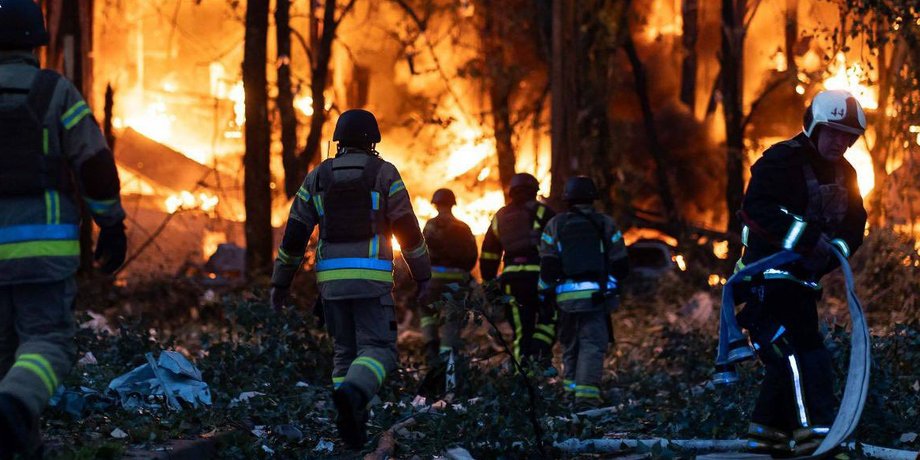 Пожежа у Києві після нічного обстрілу 4 липня
