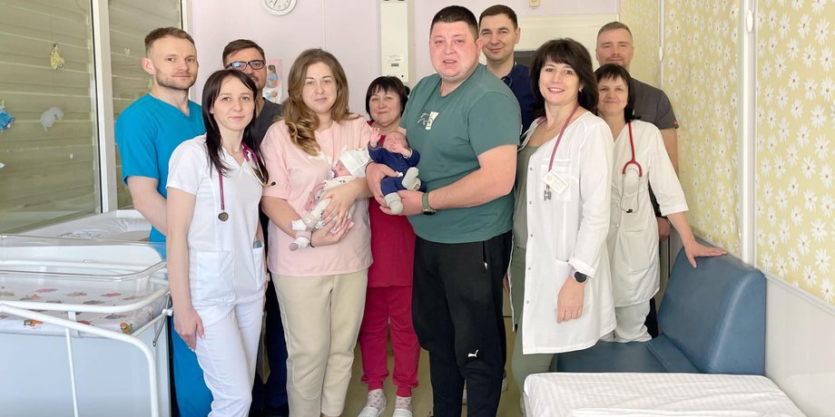 больница Святого Николая, врачи, близнецы