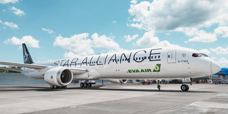 Літак, Eva Air, рейс, борт, злітна смуга, посадкова смуга, незапланована посадка, сварка в аеропорту, гроші