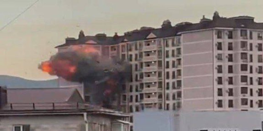 У Новоросійську ППО і РЕБ спрямували БпЛА у житлову багатоповерхівку