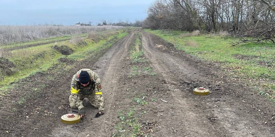 окупанти замінували дороги, мінна небезпека, визволення Херсона, міни в Херсонській області, гранати К-51