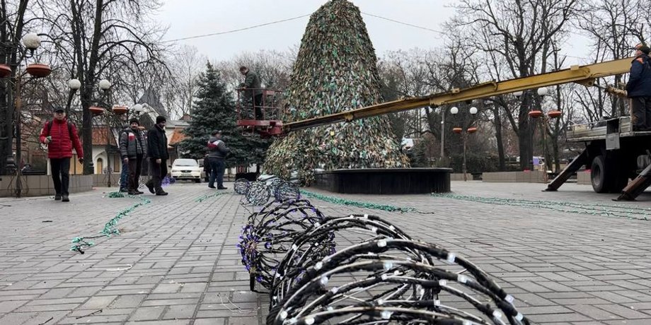 елка в николаеве, в николаеве установят елку несокрушимых, камуфляжная елка в николаеве
