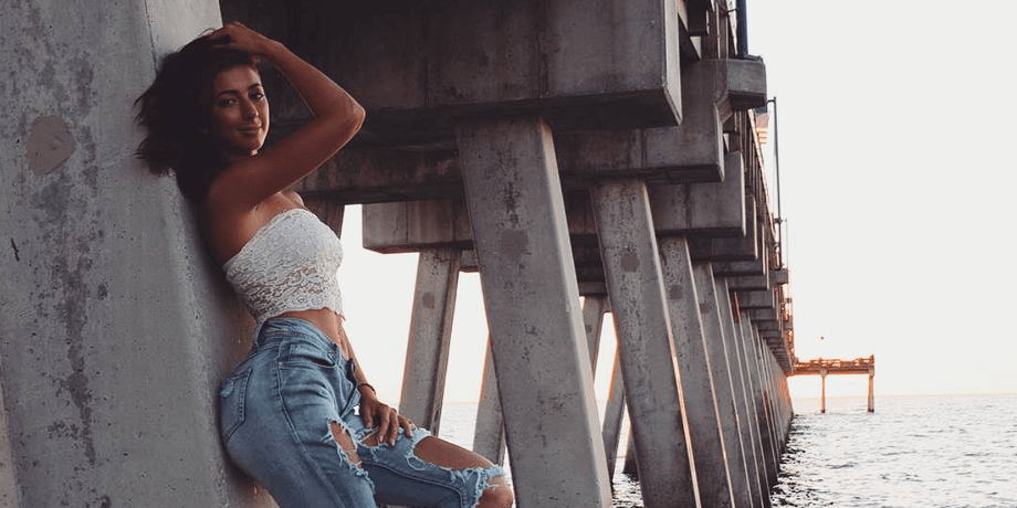 Модель OnlyFans, пикантные фото, контент для взрослых, подписчики, приняла христианство, крещение, OnlyFans, отец пастор, религия